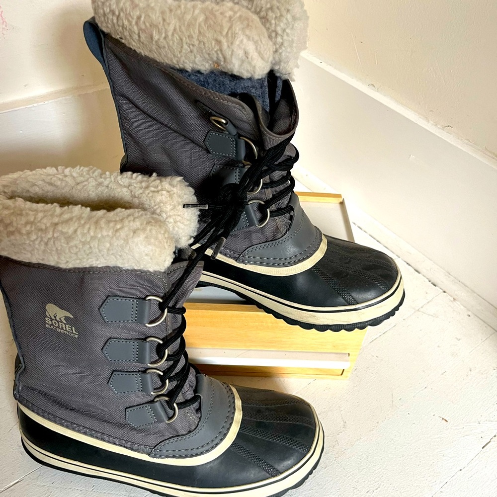 Sorel boot, great for cold weather, size 9. Look cute while staying warm!